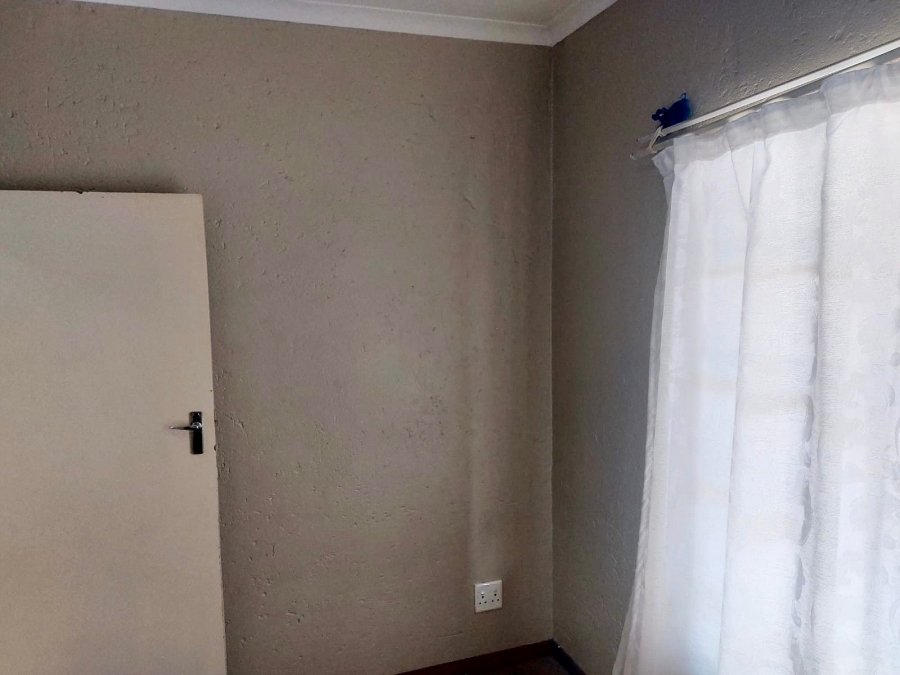 2 Bedroom Property for Sale in Waterval East North West